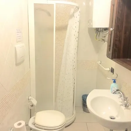 Forget All Your Troubles And Relax In A Sheer Paradise Air Con Wifi Daire